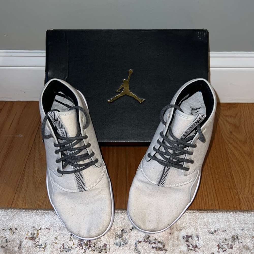 Jordan Eclipse Chukka in light bone; Unisex womens/ kids womens 8.5 (7Y)
